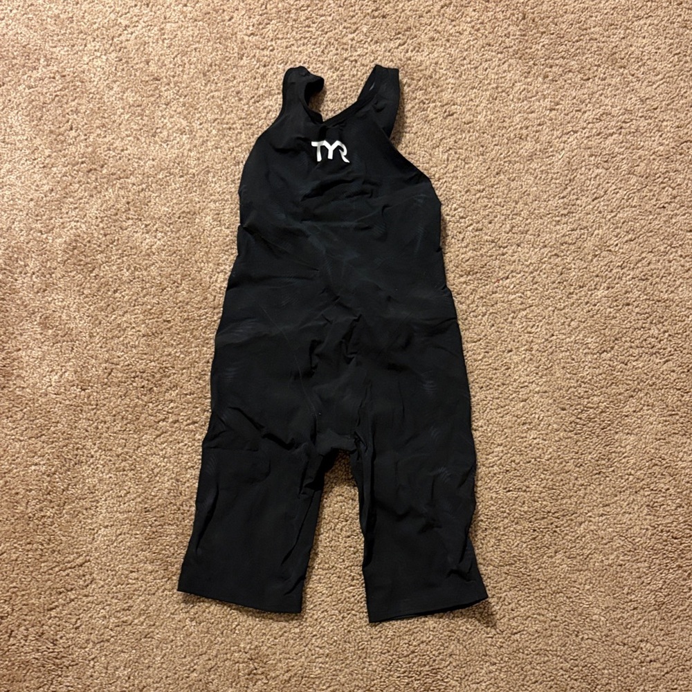TYR Venzo Black 24